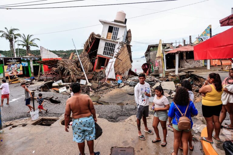 Acapulco necesita 50 mil millones para recuperarse de ‘John’