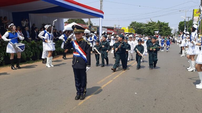 Estudiantes homenajean a los héroes que lucharon en la Batalla de Boquerón.