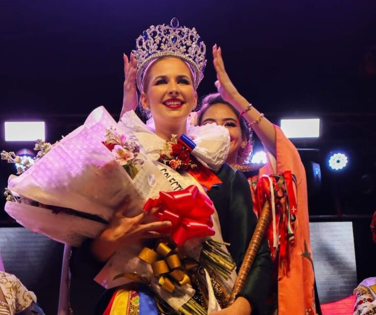 Fiesta Nacional de las Colectividades: coronación de nueva soberana.