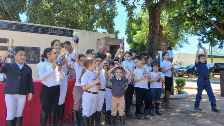 Nathanael Panza ganó en la categoría máxima del Interescuela hipismo.