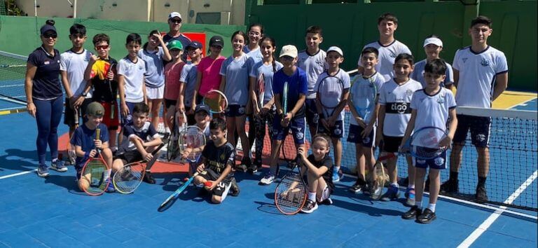 Fomentan la práctica del tenis en Concepción para potenciar el deporte local.