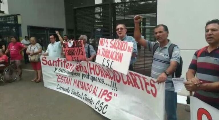 Jubilados convocan manifestación contra el inicio del vaciamiento en fondos IPS.