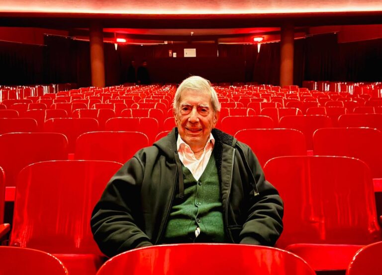 Mario Vargas Llosa regresa a las tablas en Lima.