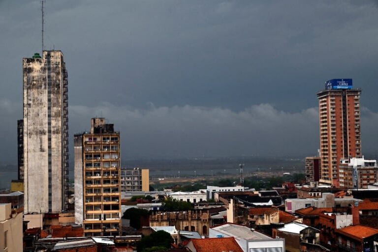 Más ciudades se suman a la alerta por lluvias y tormentas en expansión.