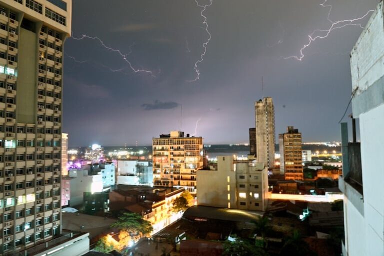 Meteorología: Tormentas y descenso de temperatura llegan a Paraguay este viernes.