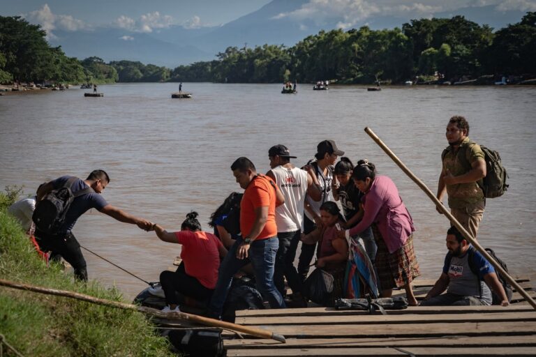 Miles de migrantes llegan a Chiapas buscando asilo en EE. UU.