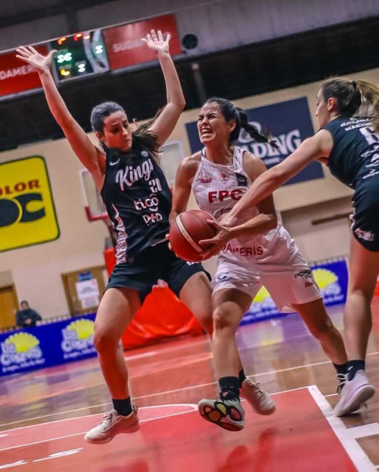 Félix Pérez Cardozo triunfa ante Olimpia Queens en clásico femenino.