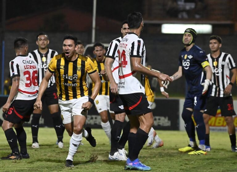 Flechazos al Repollero: Libertad se enfrenta a Guaraní en Fútbol.